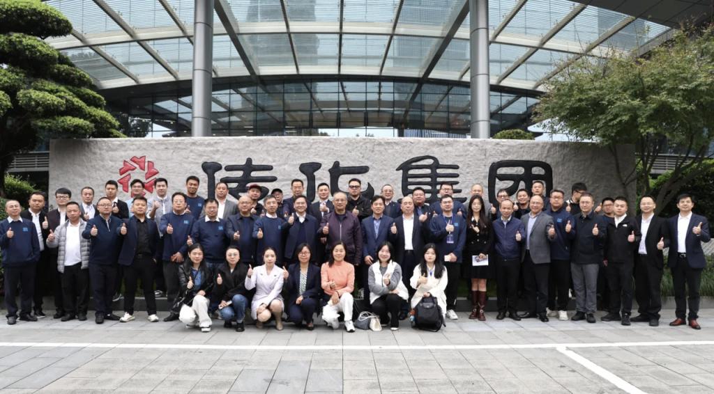 华体育在线登录新人权益杰出青年基金获